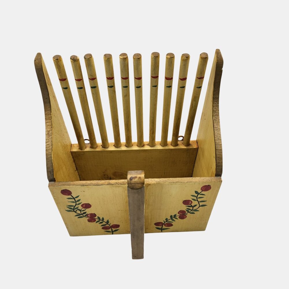 VTG Wood Cranberry Rake Folk-Art Hand-Painted '50s Yellow Red Berries Farmhouse - Picture 2 of 12